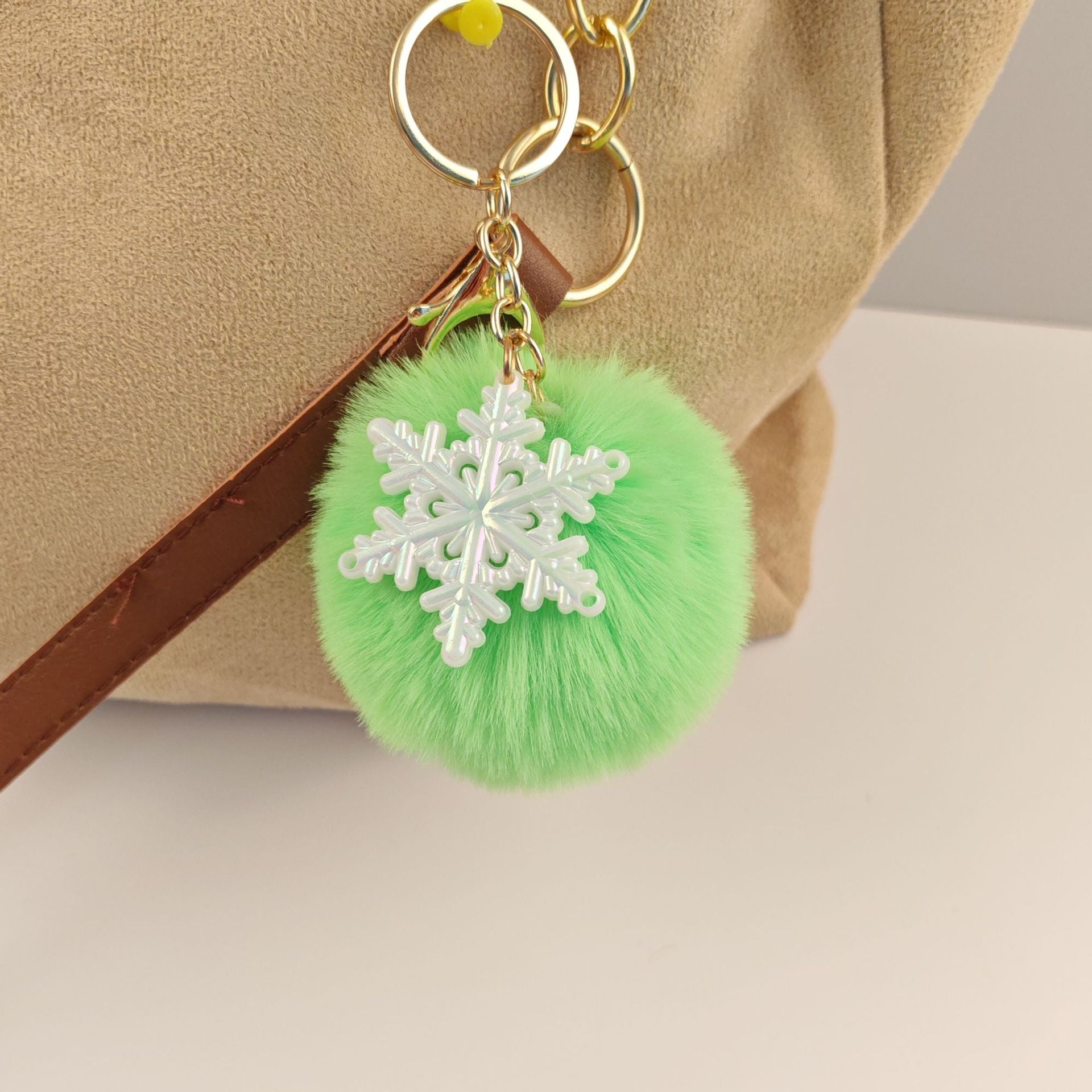 Wholesale Snowflake fur ball keychain
